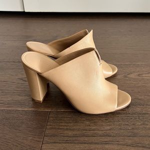 Vince Size 7M / 37 Hollis Leather Mule Heel in Cappuccino Tan - like new